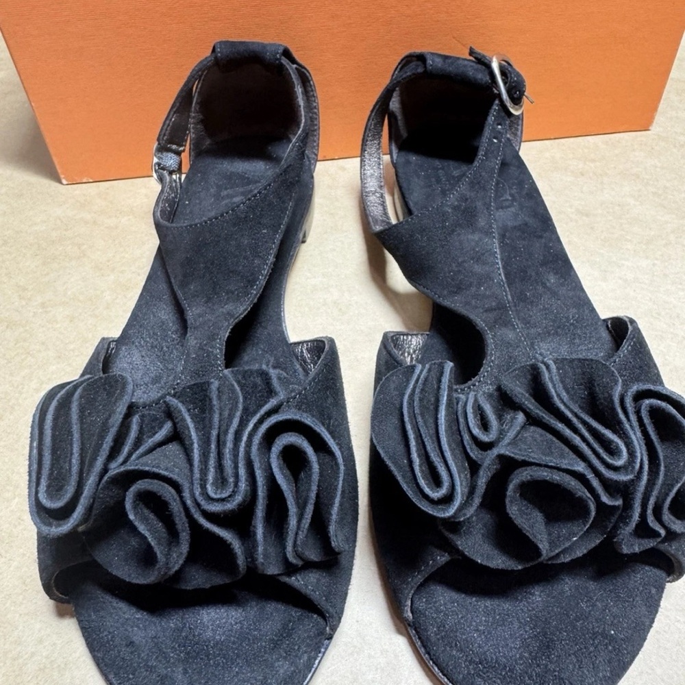 Attilio Giusti Leombruni Black Suede Ruffle Sandals Women’s 38 EU Italy AGLE